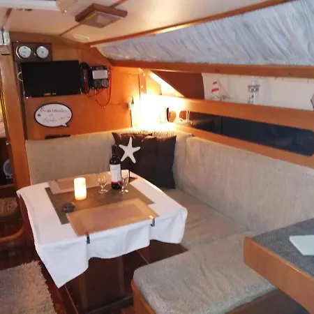Noches Magicas Bateau-hôtel