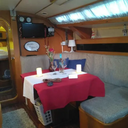 Noches Magicas Bateau-hôtel *
