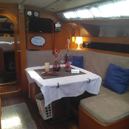 Noches Magicas Bateau-hôtel